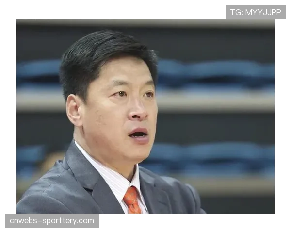 【2026年4月CBA联赛·赛后·特写特写：败方更衣室内，主教练李春江沉默翻阅技术统计表